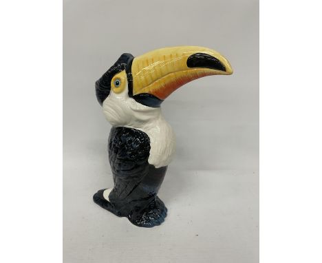 A VERY LARGE CERAMIC TOUCAN VASE 36CM HIGH 