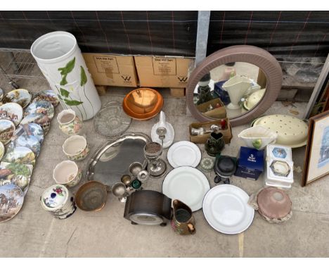 AN ASSORTMENT OF ITEMS TO INCLUDE A CERAMIC STICK STAND, SILVER PLATE ITEMS AND A MIRROR ETC 