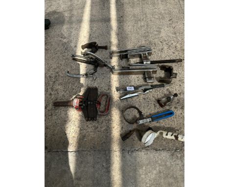 AN ASSORTMENT OF TOOLS TO INCLUDE BEARING PULLERS AND A POT RIVOTER ETC 