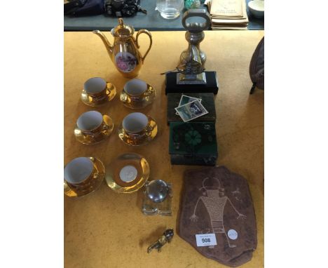 A MIXED LOT TO INCLUDE A GOLD COLOURED COFFEE POT WITH CUPS AND SAUCERS, AN INKWELL, SHIP MMODEL, LARGE BRASS WEIGHT, BOXES, 