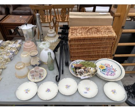 AN ASSORTMENT OF ITEMS TO INCLUDE CERAMIC PLATES, HANGING BASKET BRACKETS AND A WICKER BASKET ETC 