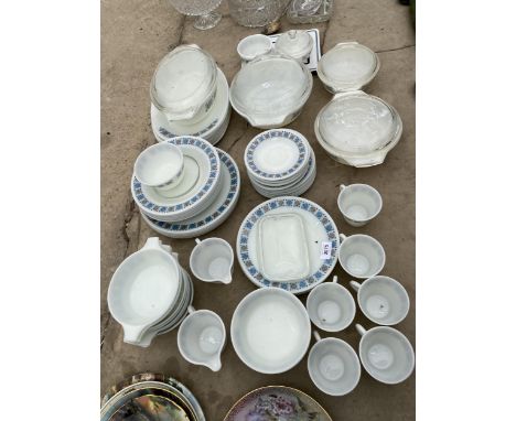 A QUANTITY OF DINNER SERVICE TO INCLUDE TUREENS, PLATES AND CUPS AND SAUCERS ETC 