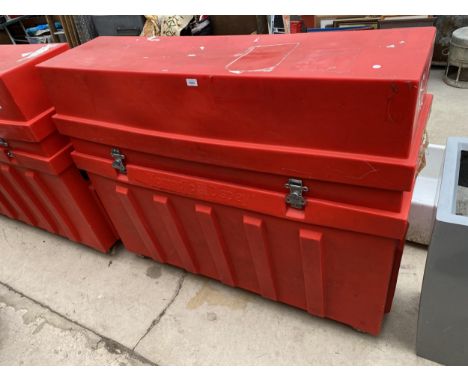 A HEAVY DUTY PLASTIC 'NOMADIC DISPLAY' BOX CONTAINING LIGHTING AND SIGNAGE FOR TRADE SHOWS 