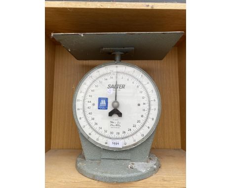 A SET OF SALTER MODEL 250 PARCEL SCALES 