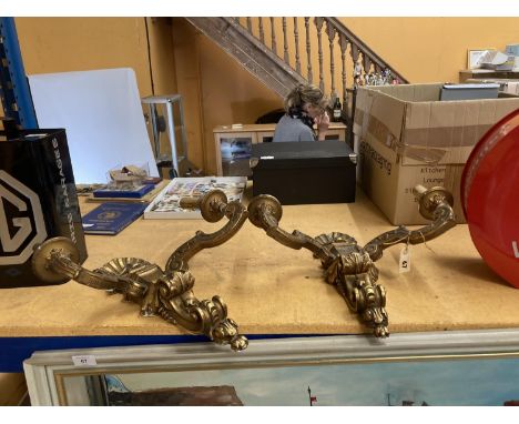 A PAIR OF VINTAGE DECORATIVE GILT EFFECT TWIN BRANCH WALL LIGHT FITTINGS 