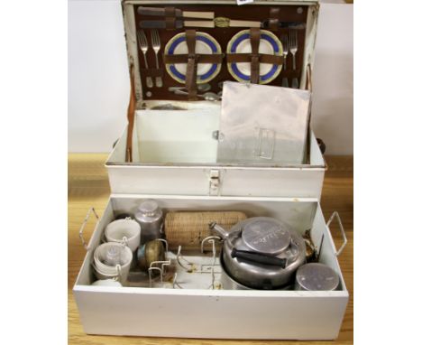 A 1950's classic car tin trunk picnic set by Garrison, 49 x 30 x 24cm.