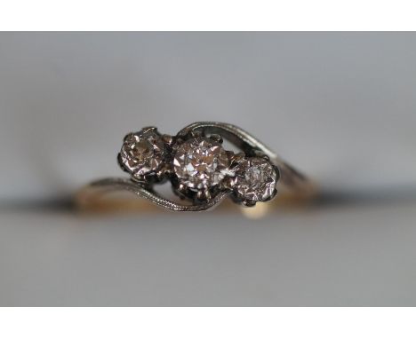 18ct Gold &amp; platinum 3 diamond ring 