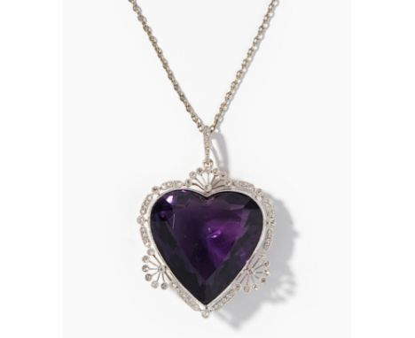 Amethyst-Diamant-Herz-Anhänger mit KetteUm 1915. Platin/Gelbgold. Fac. Amethyst-Herz ca. 27x25-13 mm, umrahmt von fein gearbe