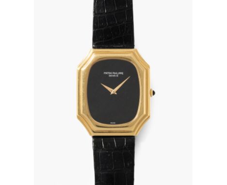 Patek Philippe, 1970er JahreRef. 3729. 750 Gelbgold Gehäuse Nr. 2770655, 31x37 mm. Handaufzug Cal. 215, Werk Nr. 1325006, Gyr