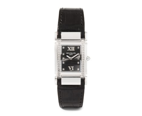 Patek Philippe "Twenty-4", 2010er JahreSportlich-elegantes Damenmodell. Ref: 4920. 750 Weissgold Gehäuse Nr. 4552862, 25x30 m