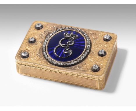 GolddoseFrankreich, 1820–30. Gold 18K. Gerundete Rechteckform. Allseitig gerippt, bzw. ornamental graviert. Schauseite mit fl