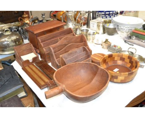 A quantity of various wooden ware to include cribbage boards; table top chess; paper racks; wooden bowls etc