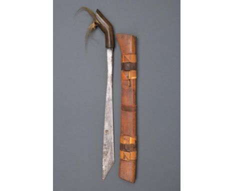 dating: 19th Century provenance: Flores, Strong, straight, single-edged blade with triangular tip in fine pamor. Horn grip de