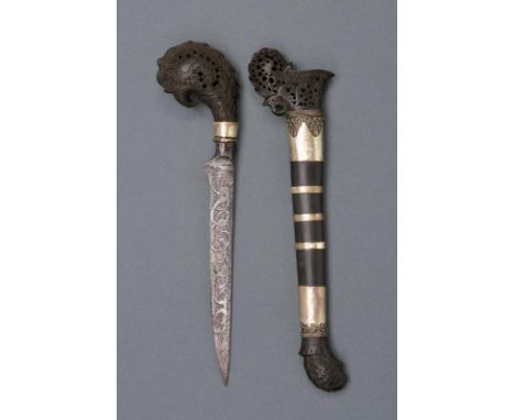 dating: first quarter of the 20th Century provenance: Sumatra, Single-edged blade, engraved with curls; horn grip (?), richly