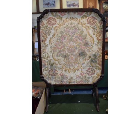 An Edwardian Mahogany Framed Firescreen/Table with Tapestry Inner, 54cm Wide 