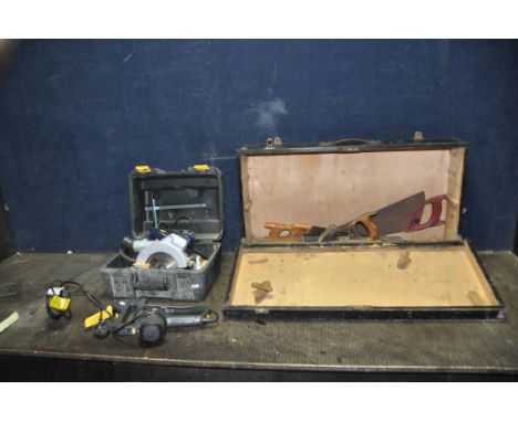 A WOODEN CARPENTERS TOOL BOX containing a 22in wooden plane (shows signs of woodworm), two saws, a MacAllister circular saw (