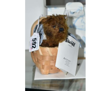 A BOXED STEIFF LIMITED EDITION TOTO, DOROTHY'S DOG FROM THE WIZARD OF OZ, no.682261, limited edition no.548/1939, brown tippe