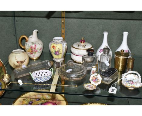 A GROUP OF CERAMICS, GLASS AND METALWARE, to include a Royal Worcester vase painted with a robin and jug, Spode and Herend pi