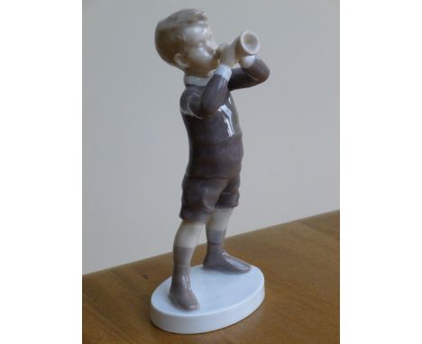 BING & GRONDHAL BOY WITH HUNTING HORN 2793 51-11 (h: 17.5 cm)
