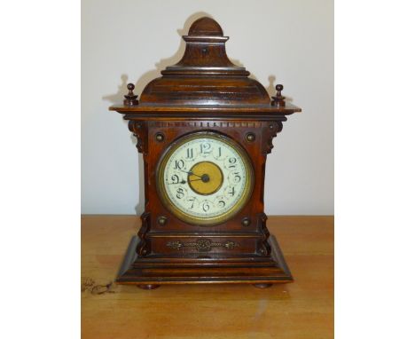 MANTLE CLOCK WITH JUNGHANS MOVEMENT (h: 28.5 cm)