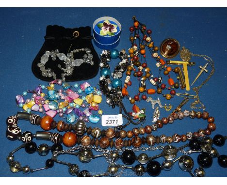 Miscellaneous costume jewellery necklaces, etc. and a 9ct gold horseshoe tie pin