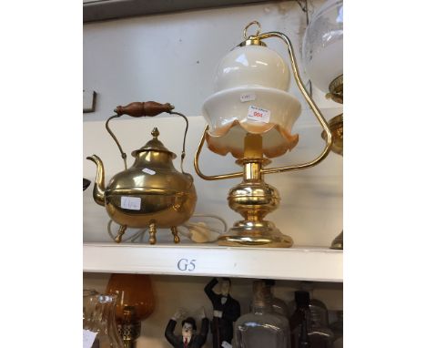  A LAMP, H48CM  AND A COPPER KETTLE      G5