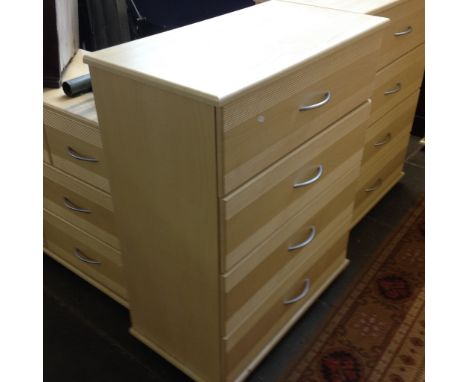 A modern light chest of drawers. W79cm D42cm H100cm.