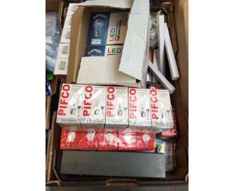 BOX OF LIGHT BULBS