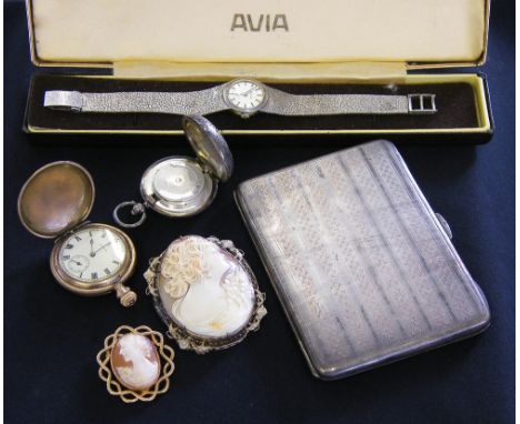 Silver engine turned cigarette case, Birmingham 1920, 4.8oz; silver sovereign case, Birmingham 1911, Avia silver lady's brace