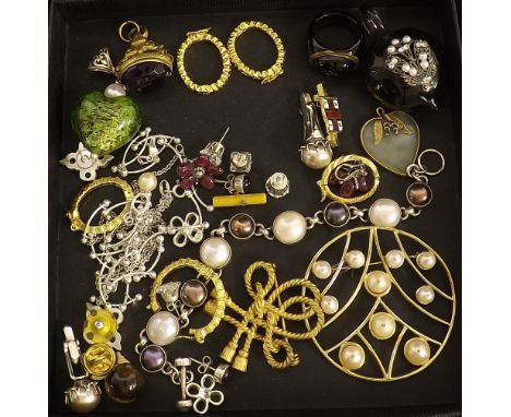 Mixed lot of costume jewellery including two glass pendants, glass ring, cultured pearl circular brooch, gilt metal pendant f