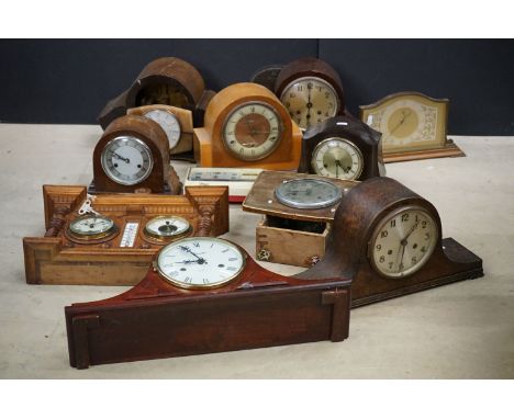 Collection of 15 clocks, mostly wooden cased mantel clocks, to include a mid 20th century Smiths Bakelite mantel clock, a Max