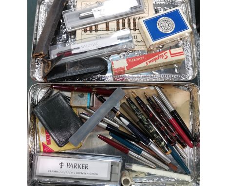 A selection of vintage fountain pens by Parker; etc. 
