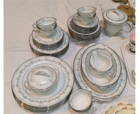 A Noritake 'Norwood' part dinner and tea service (approx 40 pieces 
