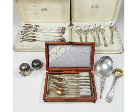 A set of six early 20th century continental silver teaspoons, 54g, in a case inscribed E. M. Astwood, Jeweler Hamilton Bermud