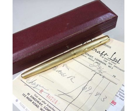 An 18 carat gold cased Parker fountain pen, with engine turned decoration, in original case, with receipt from Pencraft Ltd o