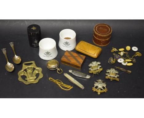Gentleman`s Boxes and Objects - A pair of 5th battalion the Welsh Regiment egg cups; military badges similar; snuff boxes; cu