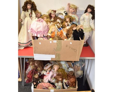 Dolls - A novelty Leonardo table lamp with a porcelain doll bust; other porcelain dolls including Alberon, various costumes, 