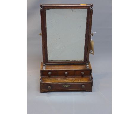 A Georgian mahogany toilet mirror having four drawers raised on carved bracket feet, H:64cm W:39cm D:20cm