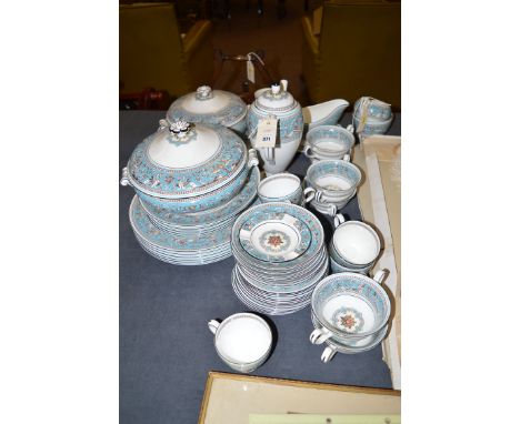 Wedgwood 'Florentine' pattern no. W2714 dinner and tea service, approximately six place settings, plus teapot, gravy boat, tw