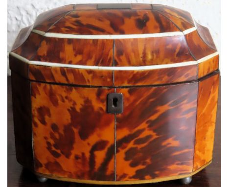 19th century walnut veneered octagonal tea caddy with sectional interior storage compartments. Approx. 16 x 19 x 13cms
reason