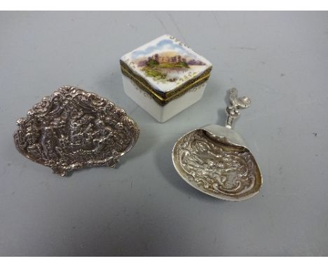A SILVER MENU HOLDER, with repousse decoration depicting tavern scene, London 1901, approximately 6cm x 5cm high, white metal