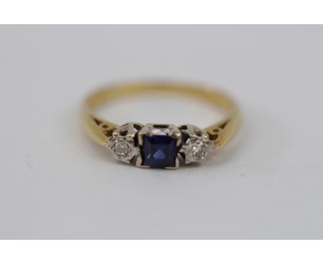 18ct Gold Sapphire &amp; Diamond set ring Size K. 2.8g total weight 