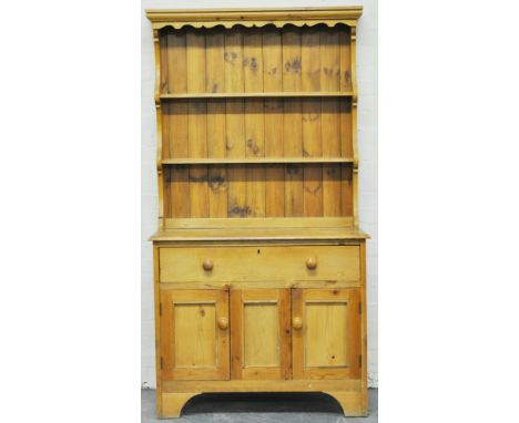 Pine dresser, matched two shelf delft rack, the base with a single drawer and two panelled doors, width 98cms.