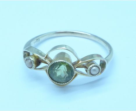 A 15ct gold, peridot and pearl ring, 2.2g, Q