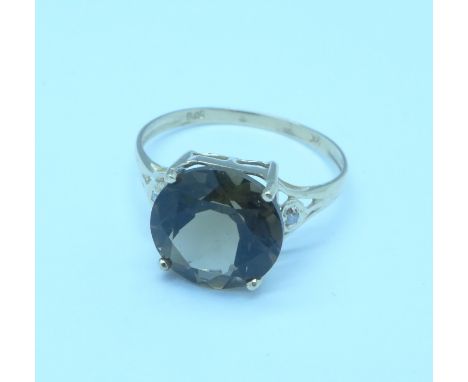 A 9ct gold, smoky quartz and diamond ring, 1.7g, N