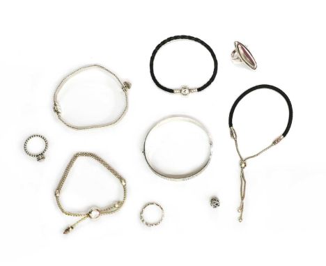 A quantity of silver jewellery, to include a Pandora mesh bracelet with heart charm, a Links of London popcorn link and rope 
