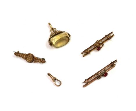 An Edwardian 9ct gold citrine swivel fob, Birmingham 1909, together with a 9ct gold garnet and split pearl bar brooch, with m