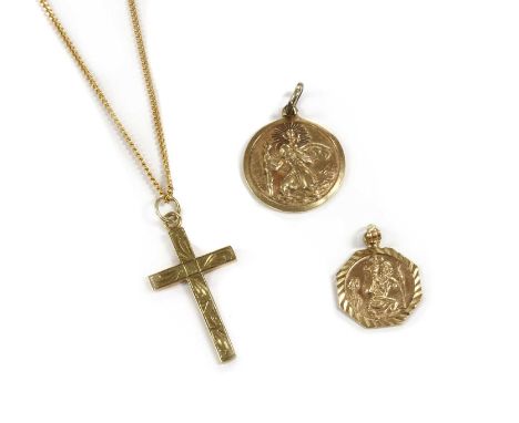 A 9ct gold engraved cross pendant, London, suspended on a curb link chain with bolt ring clasp, import hallmark Sheffield, 52