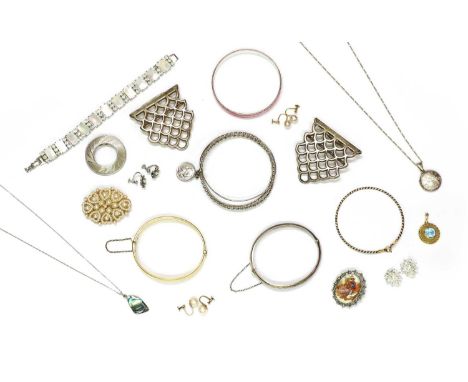 A quantity of jewellery, to include a sterling silver buckle, by John Tiley, of fan form, London 1900, 63.56g, a sterling sil