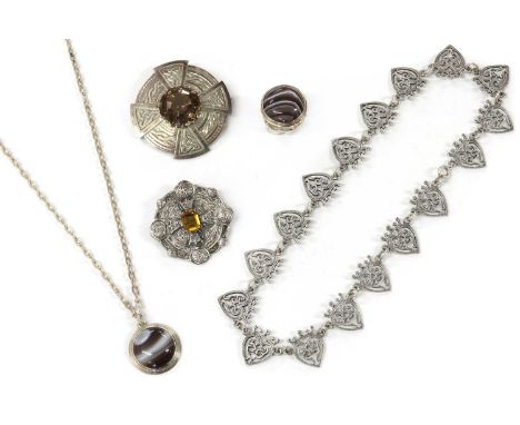 A small quantity of Scottish silver jewellery, to include a sterling silver Luckenbooth link necklace, by Hamish Dawson Bowma